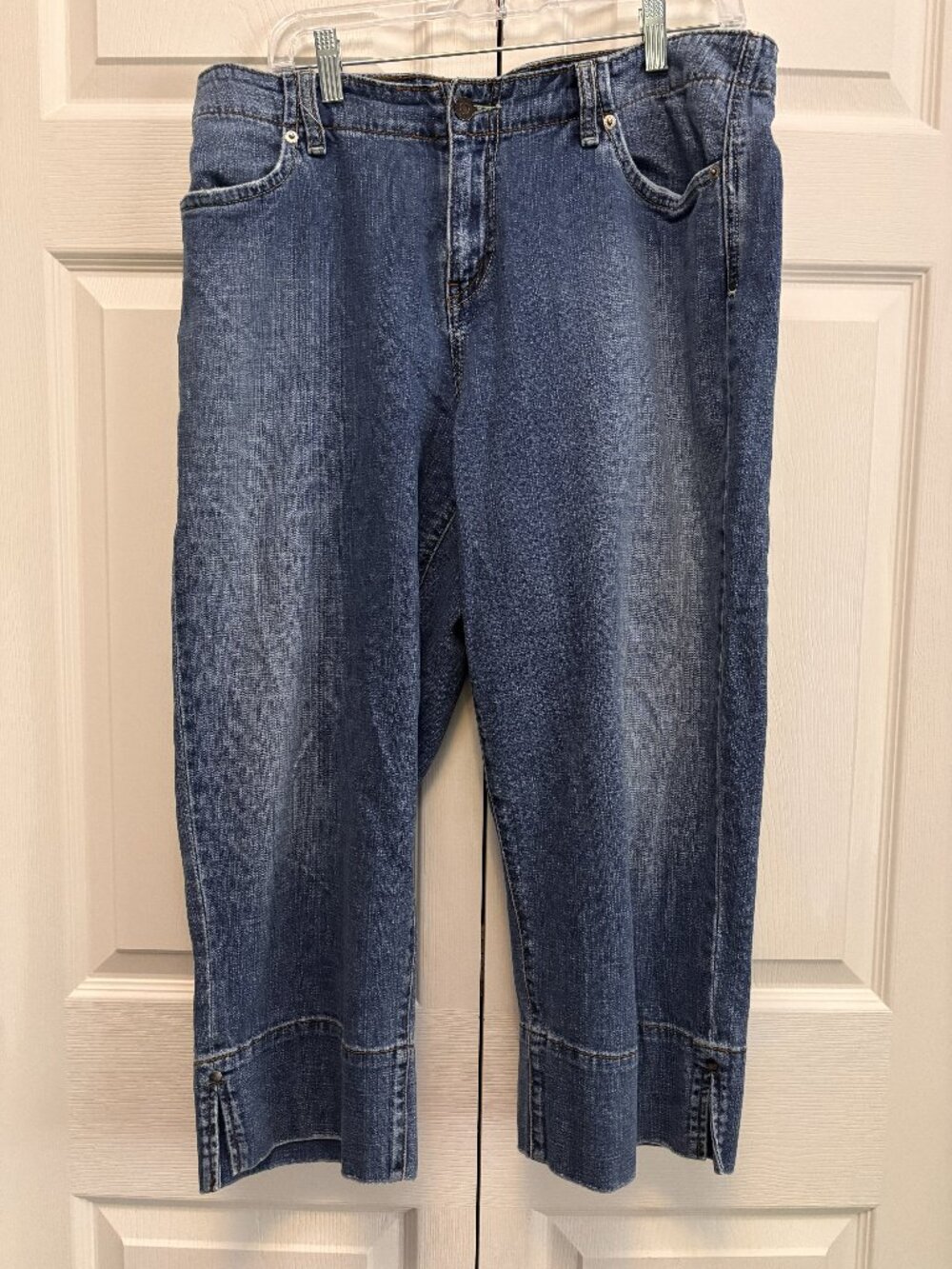 Levi’s 515 Capri Jeans Size 16 Medium Wash Denim Cropped Pants